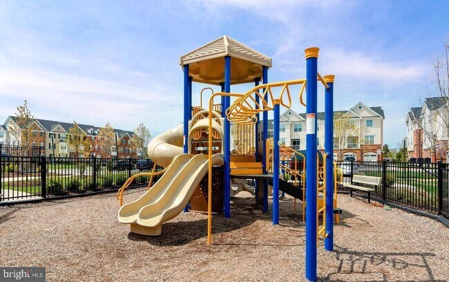 Building Photo - 23225 Milltown Knoll Square
