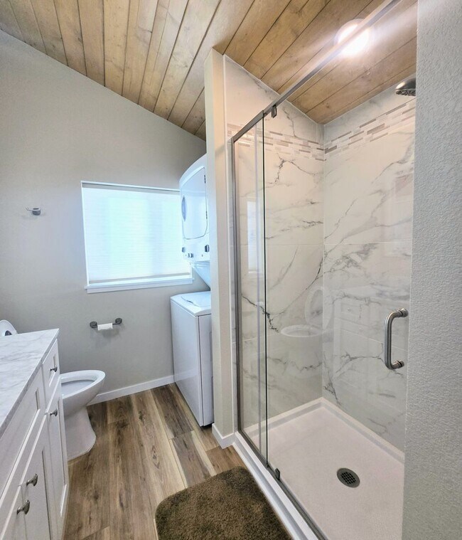 Building Photo - Newly Remodeled 2 Bedroom Home & ADU For R...