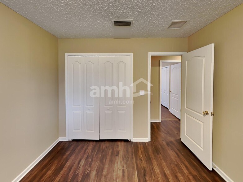 Building Photo - 14028 Crestwick Dr W