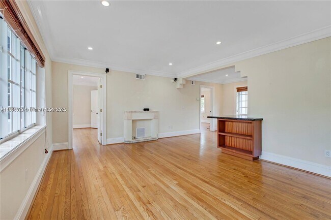Building Photo - 1551 West Ave