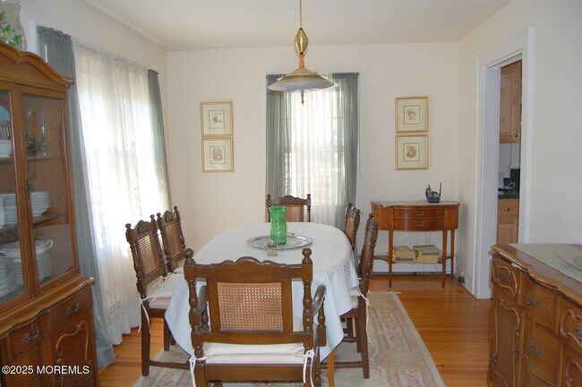 Building Photo - 206 Howell Ave