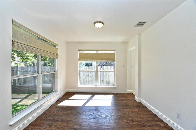 Building Photo - 2306 Oakshire Cove