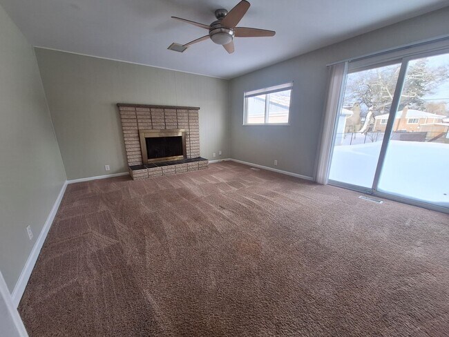 Building Photo - Charming 3 bedroom bungalow freshly updated