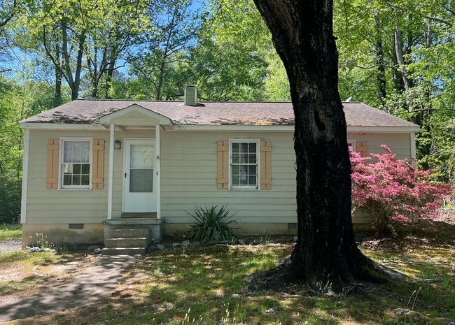 Primary Photo - Spacious 3 Bed / 1 Bath home - Available i...