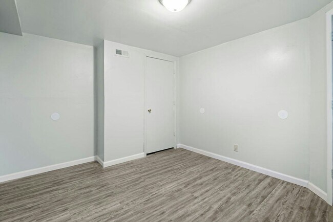 Building Photo - 1304 E 18th Ave