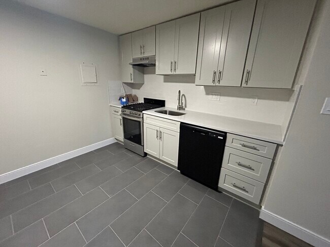 Building Photo - 16 Walnut St