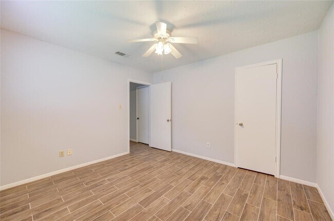 Building Photo - 2950 Jenny Dr