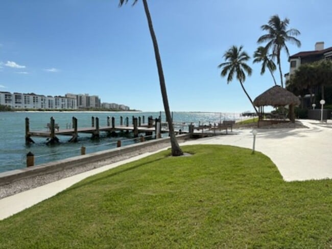 Building Photo - Marco Towers