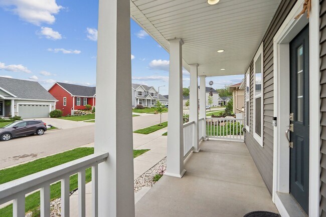 Building Photo - 5811 Levitan Ln