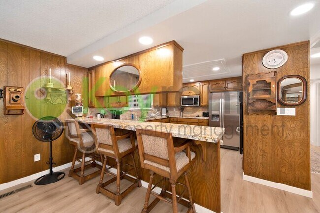 Building Photo - 9635 Oak Leaf Way