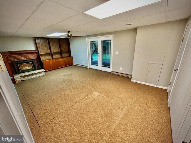 Building Photo - 6405 White Oak Ct