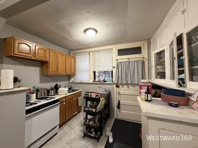 Building Photo - 6051 N Hermitage Ave