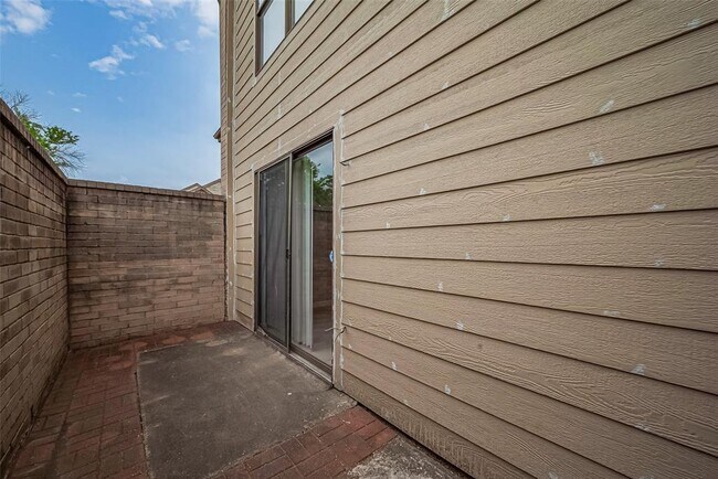 Building Photo - 8541 Sands Point Dr
