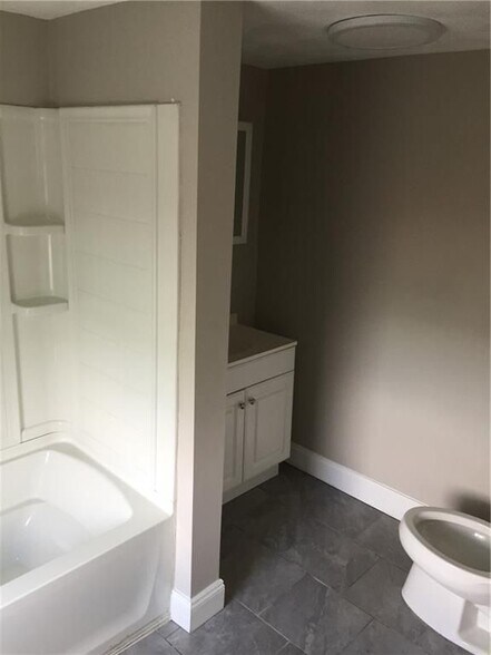 Building Photo - 64 Lyon Ave