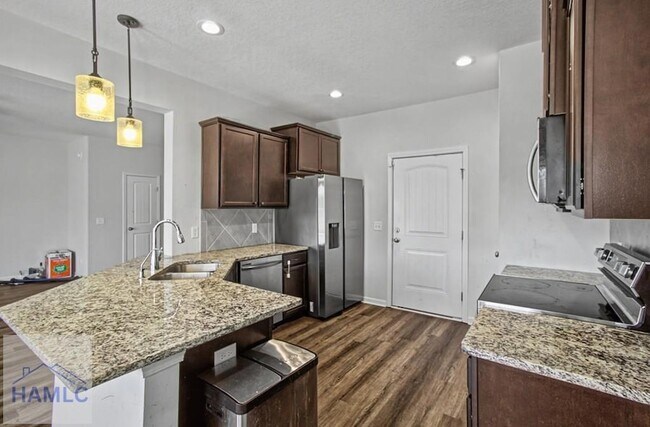 Building Photo - 121 Battalion Ln