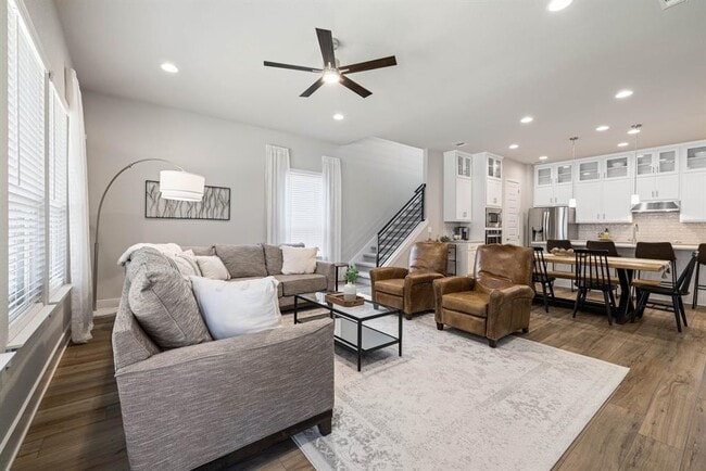 Building Photo - 708 Pinnacle Dr