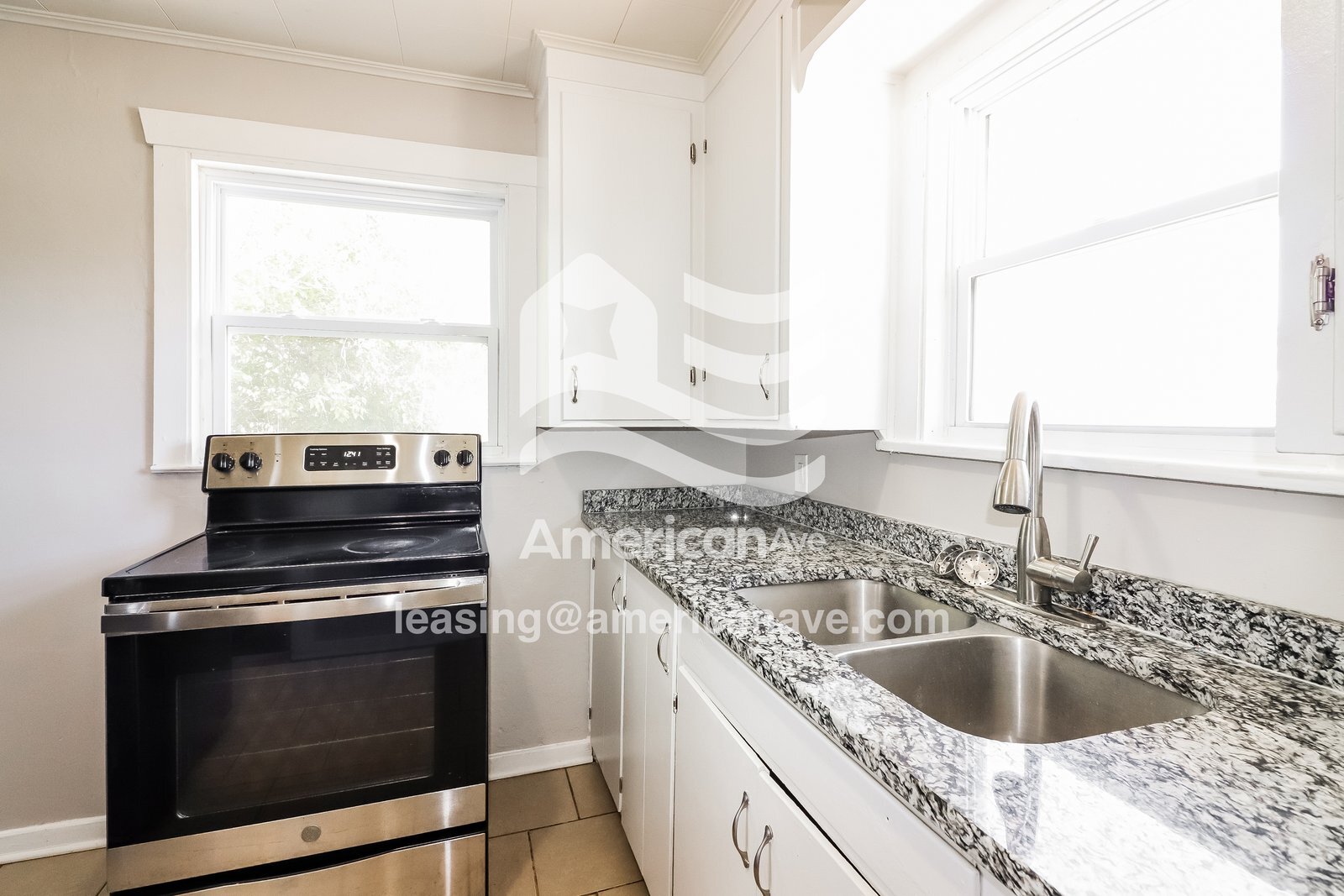 Building Photo - 1022 E 83rd Terrace