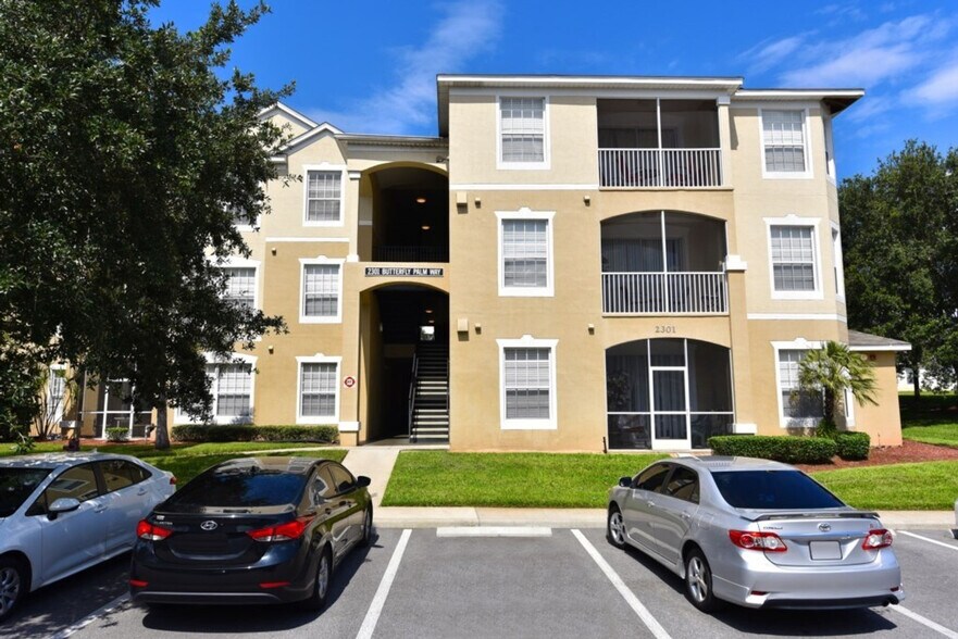 Building Photo - 2303 Butterfly Palm Way