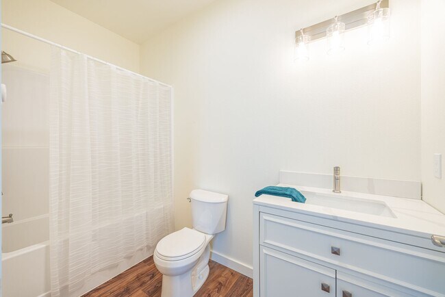 Building Photo - 1120 W 8th St