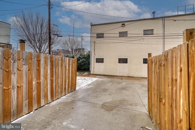 Building Photo - 1125 Washington Blvd