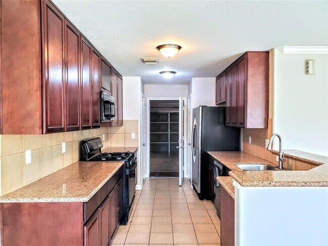 Building Photo - 6007 Shelbourne Park Ln