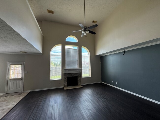 Building Photo - 20810 Deauville Dr