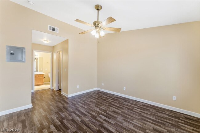 Building Photo - 350 S Durango Dr