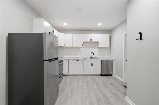 Building Photo - 28 S Dearborn St