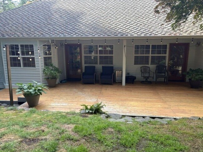 Building Photo - Relax and Unwind in This Beautiful Gig Harbor Rental