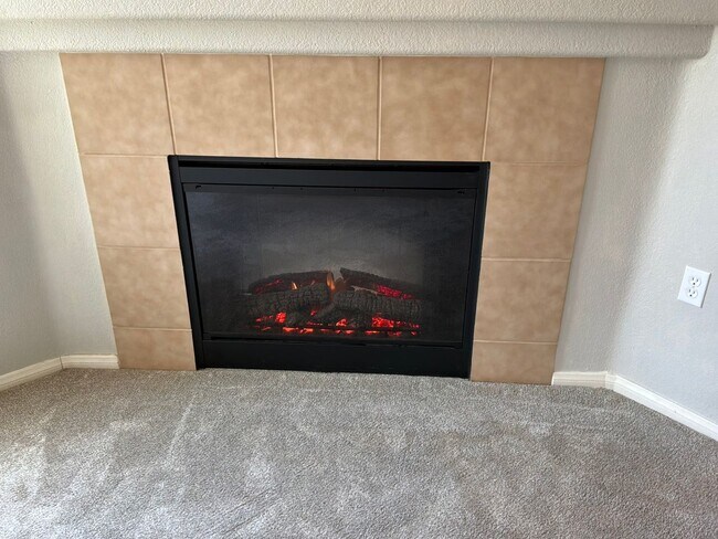 Building Photo - Condo 2 bedroom 2 bathroom Gated Entrance