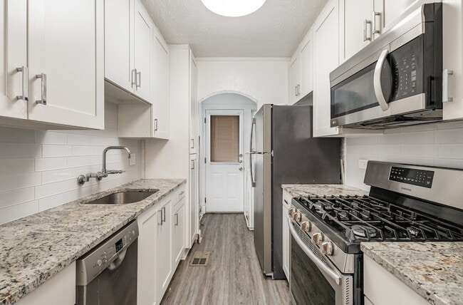 Building Photo - 5924 La Vista Dr