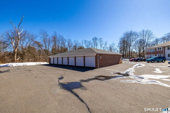 Building Photo - 117 Shadow Ln