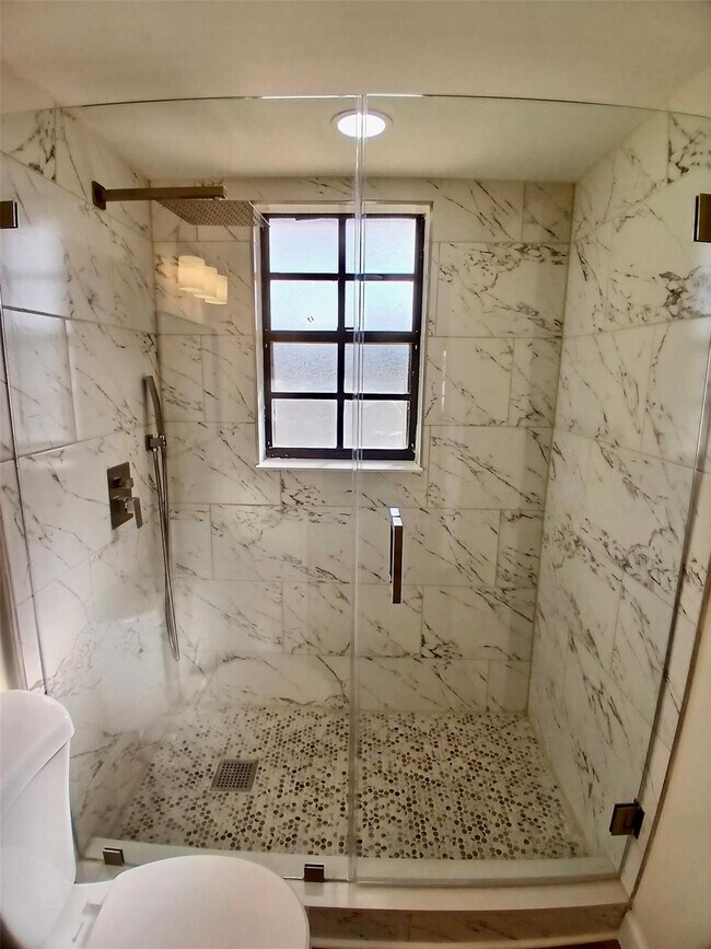 Building Photo - 4131 Oak Terrace Dr