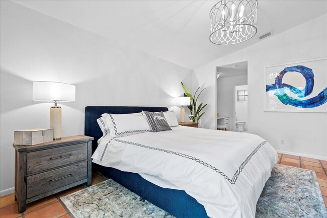 Building Photo - 2542 Bedford Mews Dr