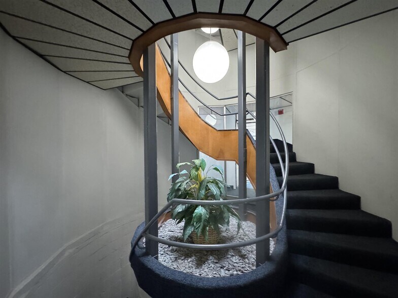 Building Photo - 348 Franklin St