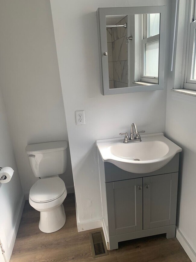 Building Photo - Luxury Rental - South Side Flats