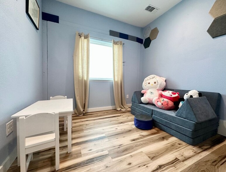 Building Photo - 2707 Ashdale Dr