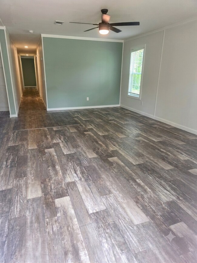 Building Photo - Move-in by AUGUST 10  ****Get 2 WEEKS FREE RENT ****