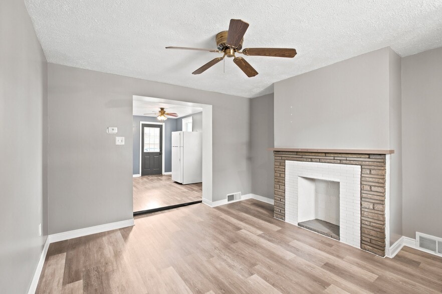 Building Photo - 425 Iberia St