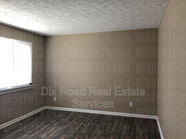 Building Photo - 4855 Live Oak Dr