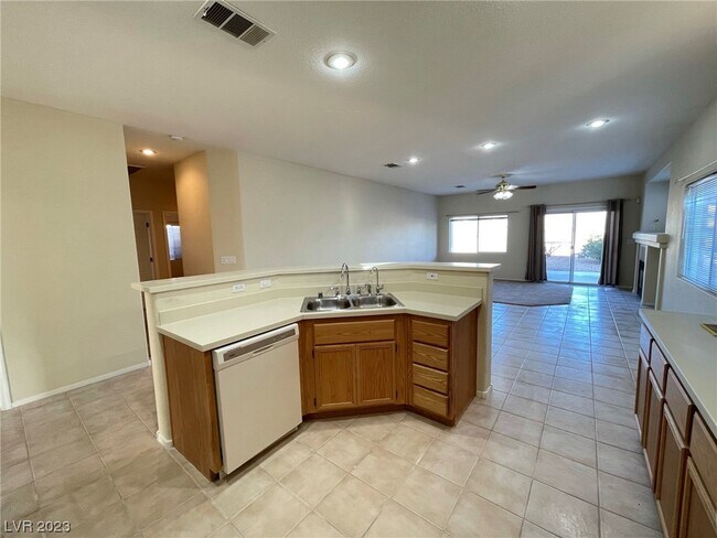 Building Photo - 3216 Stratford Hall Ct