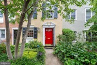 Building Photo - 750 9th St SE