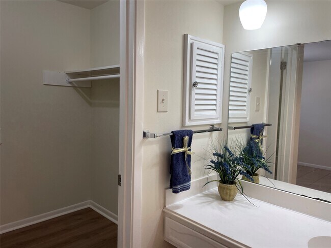 Building Photo - 8830 Sharpcrest St