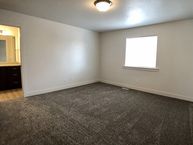 Building Photo - 433 S 1400 E