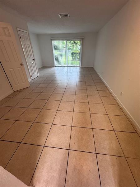 Building Photo - 8011 NW 35th Ct