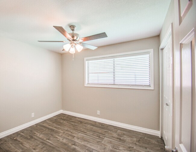 Building Photo - Beautifully remodeled corner 4/2 with pool...