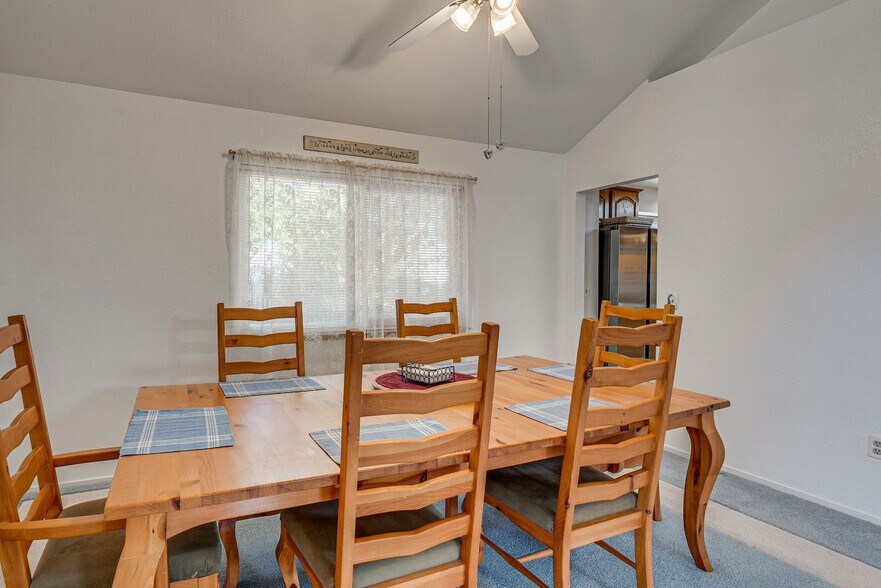 Building Photo - 2033 Silvercrest Dr