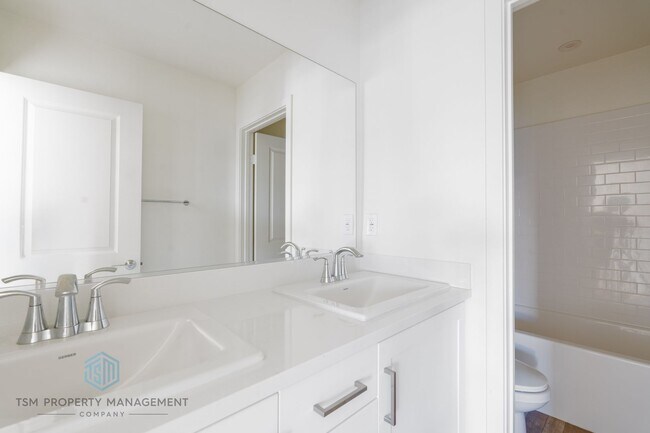 Building Photo - Beautiful 4-Bedroom Home in the Gated Citrus at Summit Community