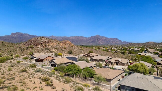 Building Photo - Amazing Home in Gold Canyon backing to Sta...