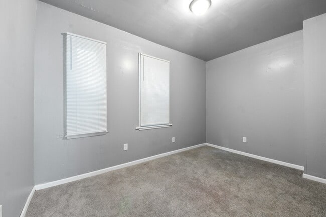 Primary Photo - 1427 E 61st St